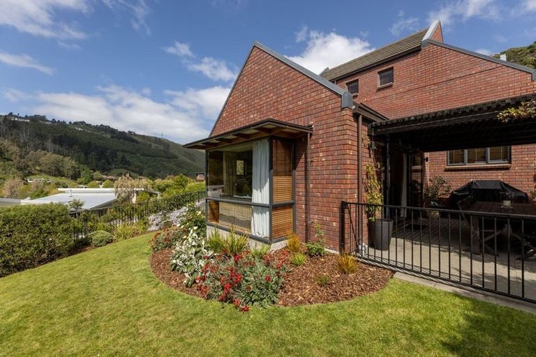 Photo of property in 2 Emerald Lane, Cashmere, Christchurch, 8022
