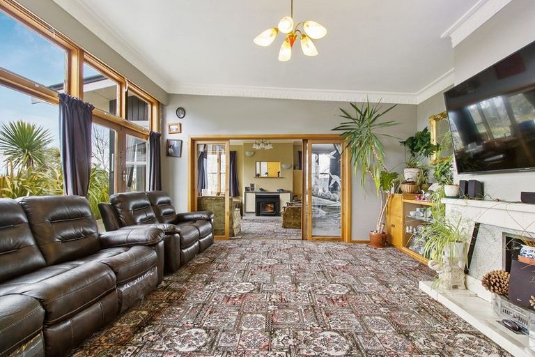 Photo of property in 65 Timaru Road, Waimate, 7924