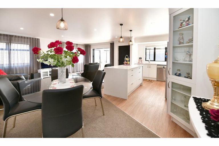 Photo of property in 3 Waitaha Close, Orewa, 0931