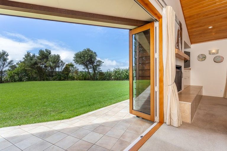 Photo of property in 51 Donohue Road, South Head, Helensville, 0874