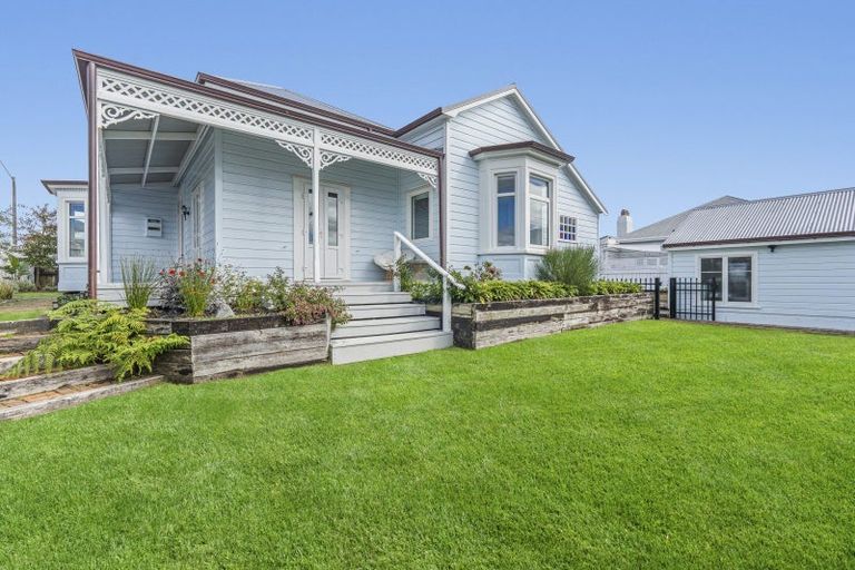 Photo of property in 18 Morley Street, New Plymouth, 4310