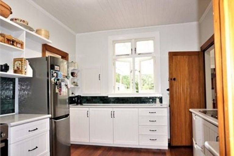 Photo of property in 20 Weraroa Road, Levin, 5510