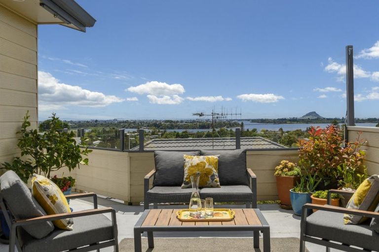 Photo of property in 33 Oteki Park Drive, Welcome Bay, Tauranga, 3112