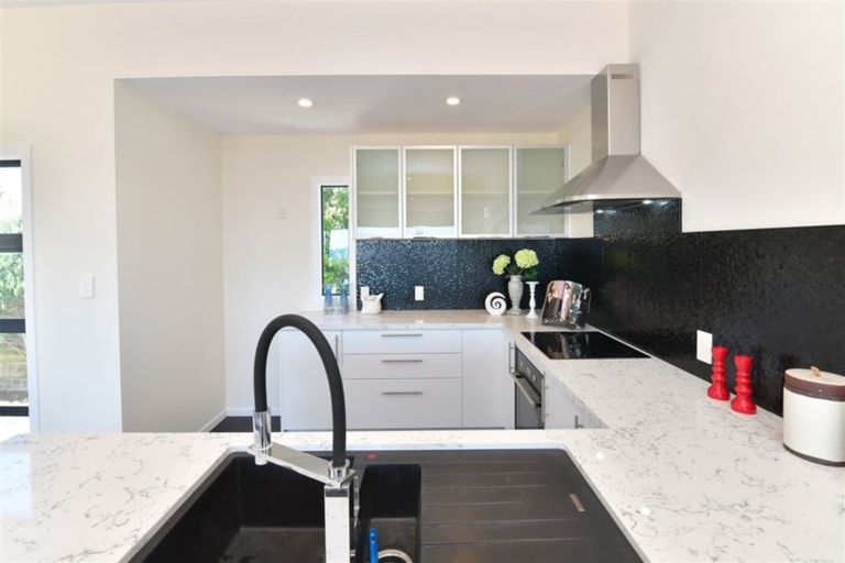 Photo of property in 1376 Whangaparaoa Road, Army Bay, Whangaparaoa, 0930