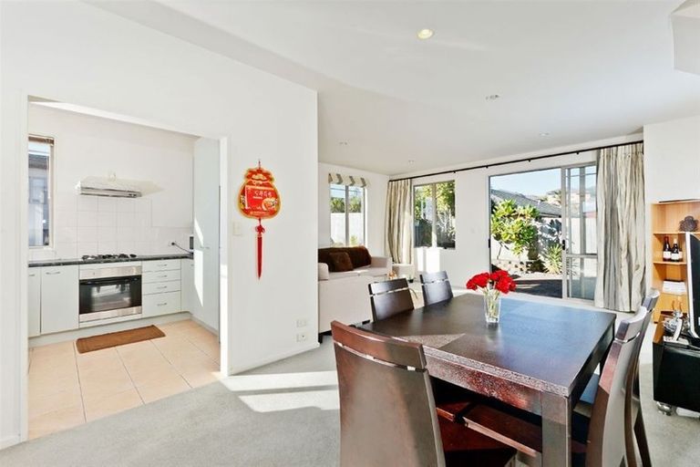 Photo of property in 1/32 Fields Parade, Oteha, Auckland, 0632