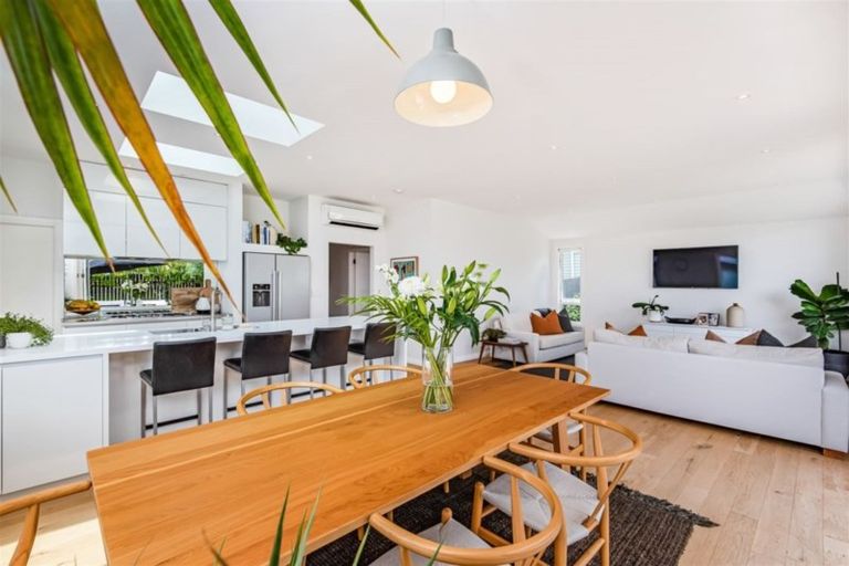 Photo of property in 17 Egremont Street, Belmont, Auckland, 0622