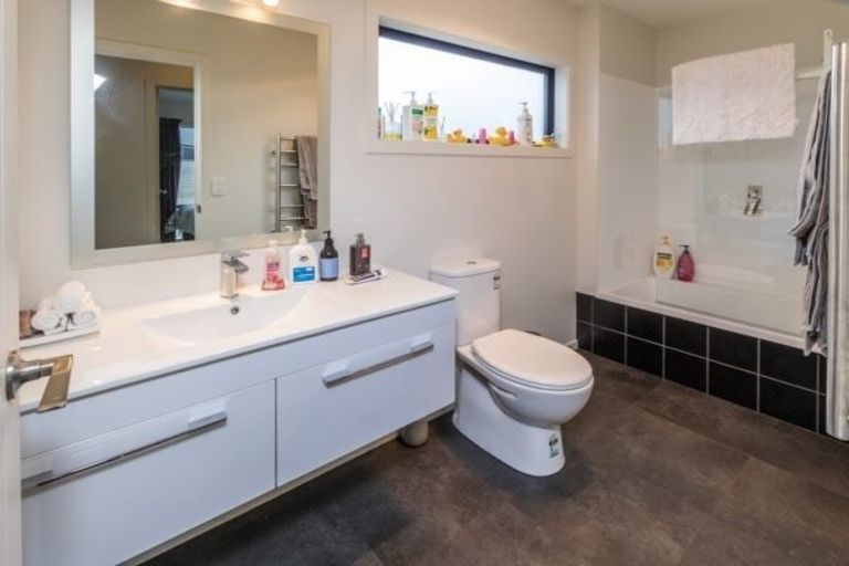 Photo of property in 30 Marbleleaf Lane, Albert Town, Wanaka, 9305