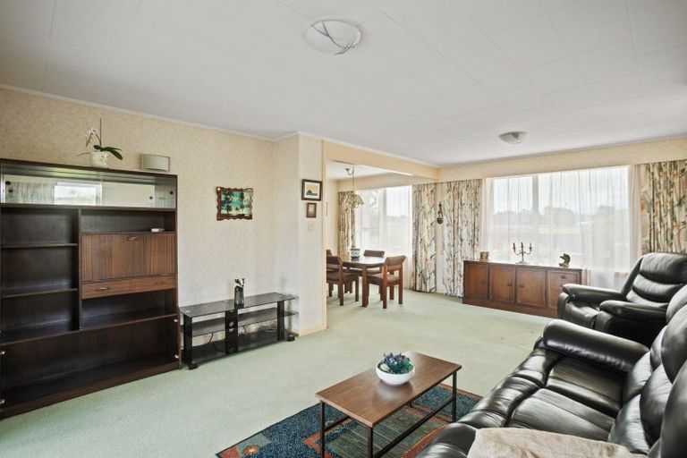 Photo of property in 13 Julian Place, Westown, New Plymouth, 4310