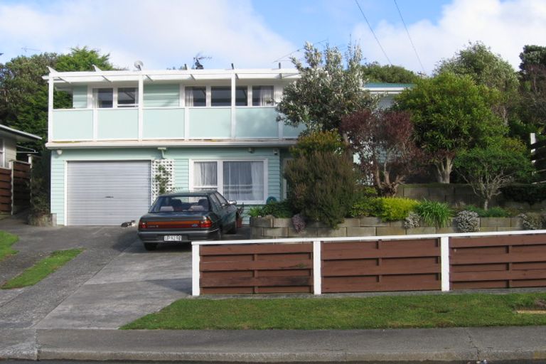 Photo of property in 2 Terrance Grove, Paparangi, Wellington, 6037