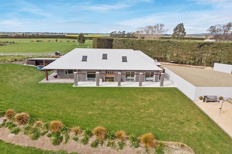 Photo of property in 308 Timaru Road, Waimate, 7978