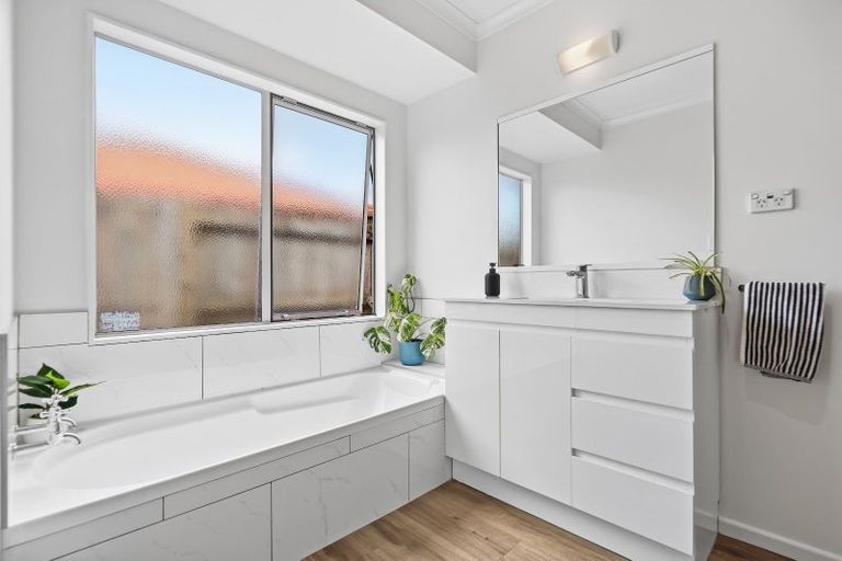 Photo of property in 8 Evergreen Glade, Papamoa Beach, Papamoa, 3118