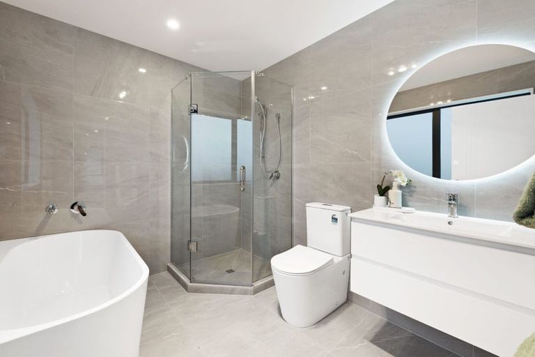 Photo of property in 42c Takutai Avenue, Half Moon Bay, Auckland, 2012