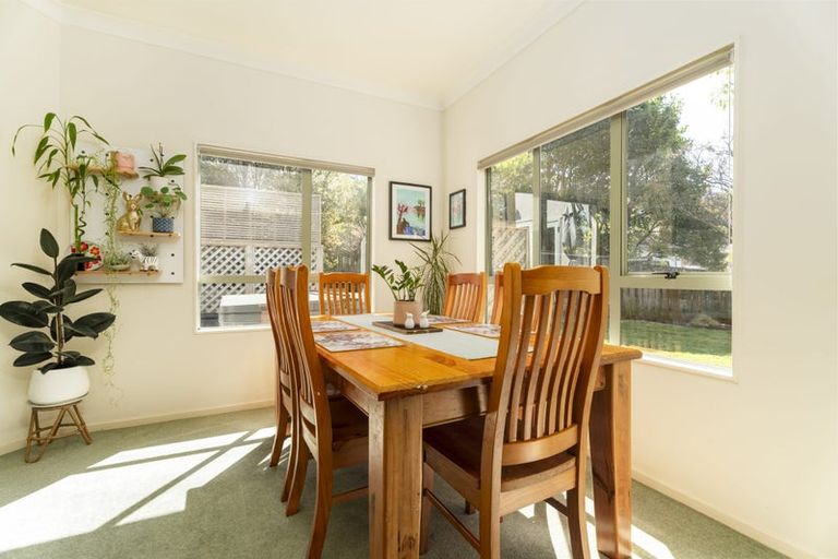 Photo of property in 5 Radstock Grove, Churton Park, Wellington, 6037