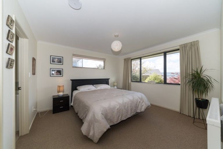 Photo of property in 30 Logan Way, Kelvin Grove, Palmerston North, 4414