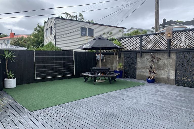 Photo of property in 45 Turville Crescent, Newlands, Wellington, 6037