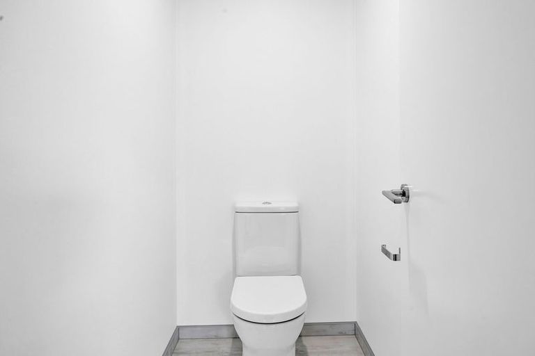 Photo of property in 120 Seaview Road, Westown, New Plymouth, 4310