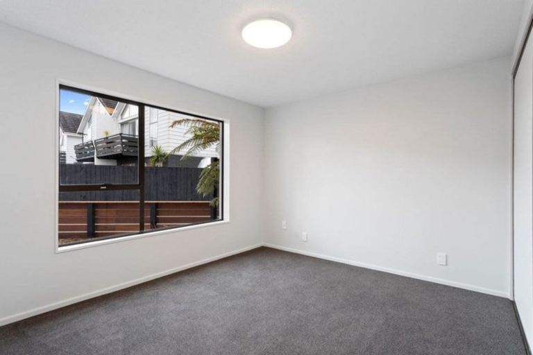 Photo of property in 2/91 Beachville Road, Redcliffs, Christchurch, 8081