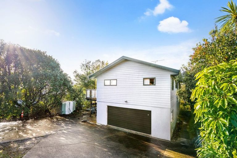 Photo of property in 72 Waiora Road, Stanmore Bay, Whangaparaoa, 0932