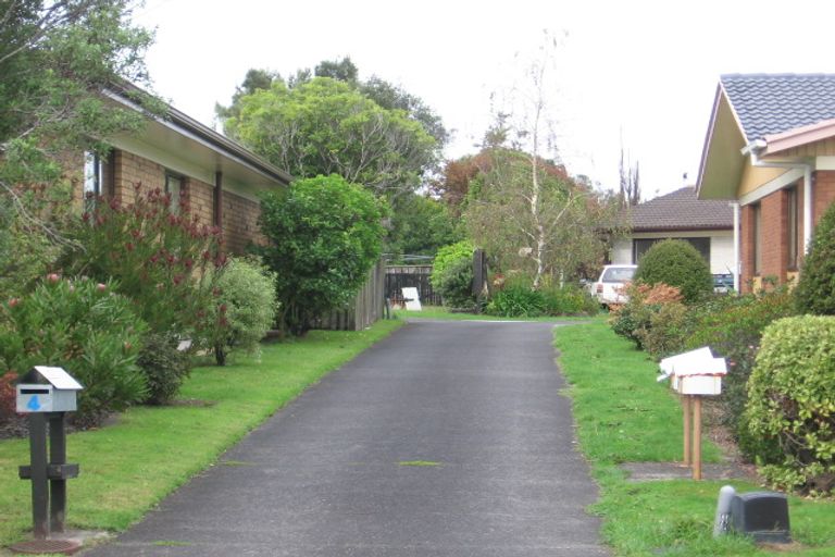 Photo of property in 2/6 Papatahi Place, Henderson, Auckland, 0610