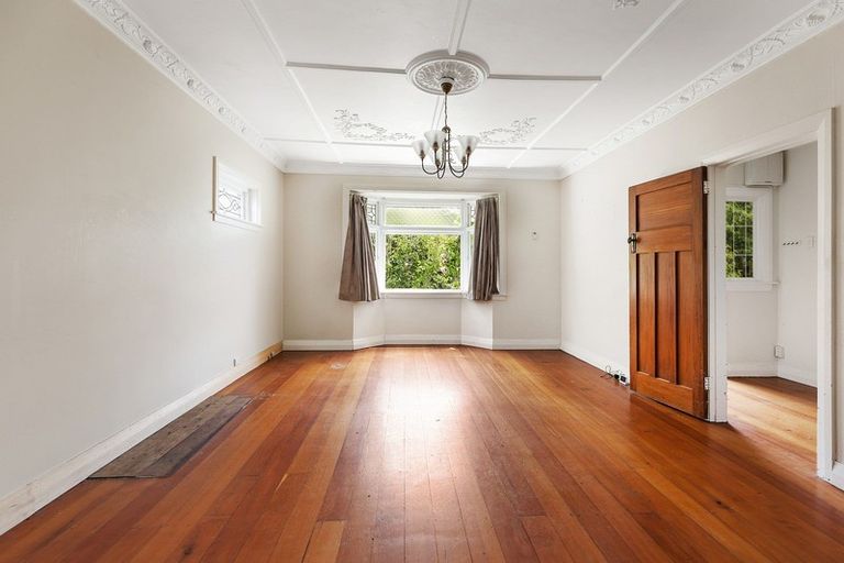 Photo of property in 343 Karori Road, Karori, Wellington, 6012
