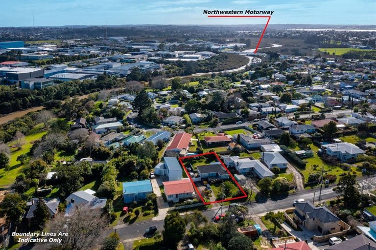 Photo of property in 68 Sylvan Crescent, Te Atatu South, Auckland, 0610