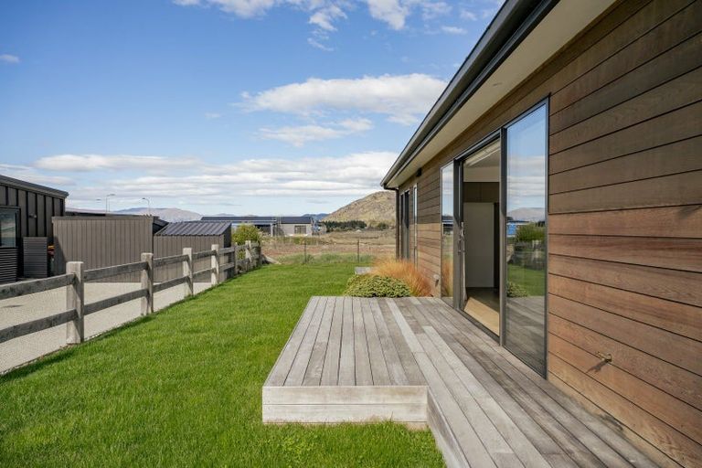 Photo of property in 5 Wallace Place, Wanaka, 9305