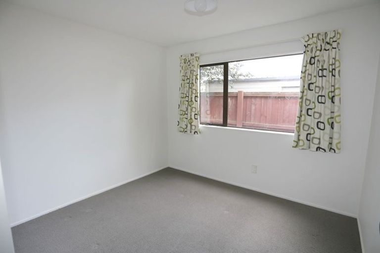 Photo of property in 1/36 Pitcairn Crescent, Bryndwr, Christchurch, 8053