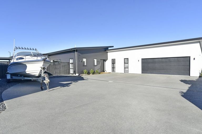 Photo of property in 33 Highgate Drive, Rangiora, 7400
