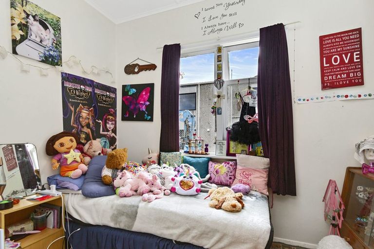 Photo of property in 116 Gracefield Road, Gracefield, Lower Hutt, 5010