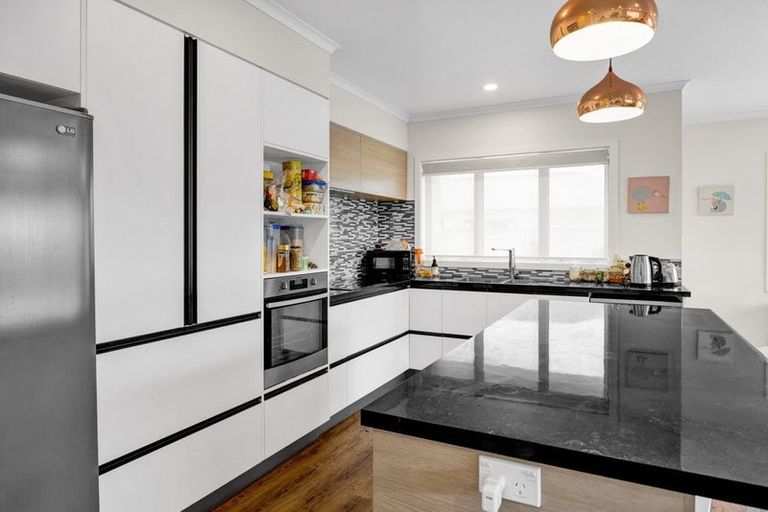 Photo of property in 14 Egmont Street, Hawera, 4610