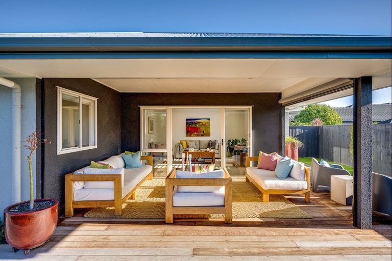 Photo of property in 16 Bourke Place, Havelock North, 4130