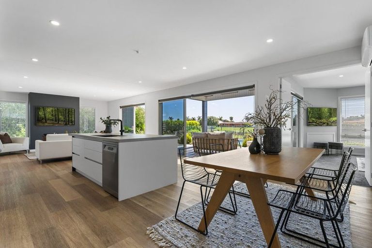 Photo of property in 37 Forstera Way, Papamoa Beach, Papamoa, 3118