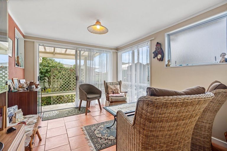 Photo of property in 11 Thompson Place, Tikipunga, Whangarei, 0112