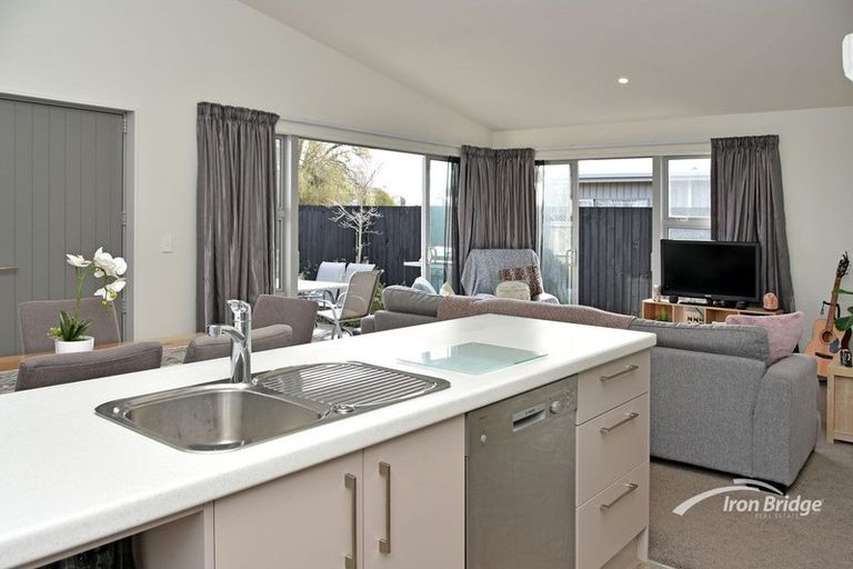 Photo of property in 2/97 Packe Street, Edgeware, Christchurch, 8013