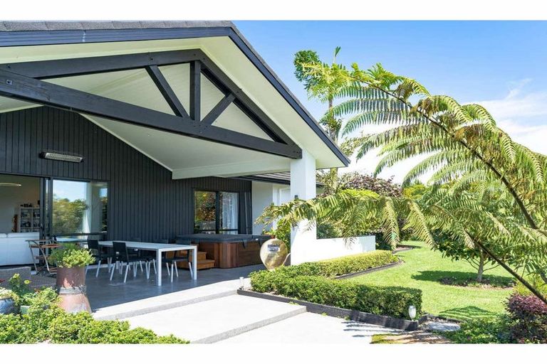 Photo of property in 10 Cochrane Drive, Kerikeri, 0230