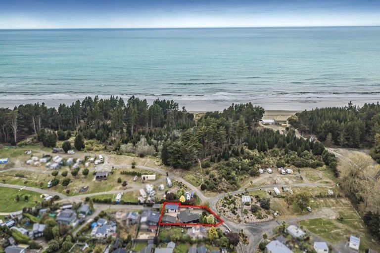 Photo of property in 1 Beach Crescent, Waikuku Beach, 7473