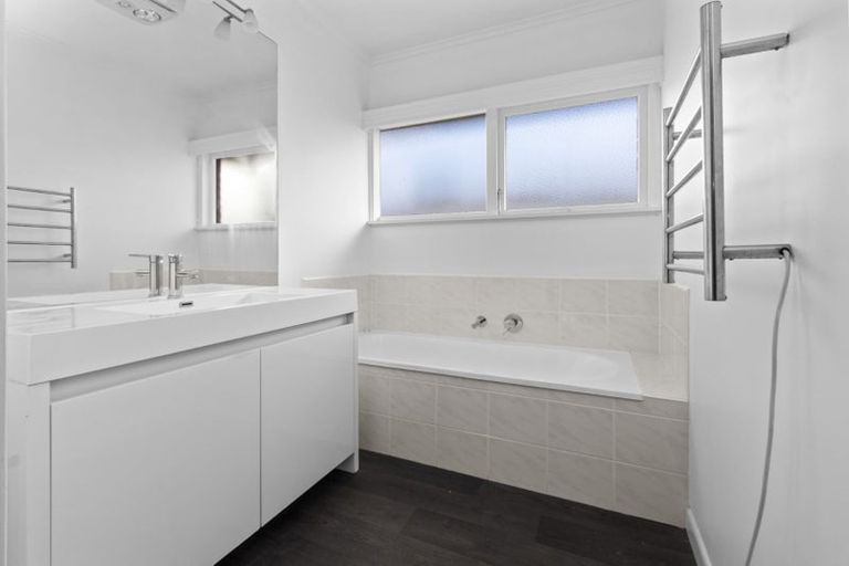 Photo of property in 2 Edinburgh Road, Hillcrest, Hamilton, 3216