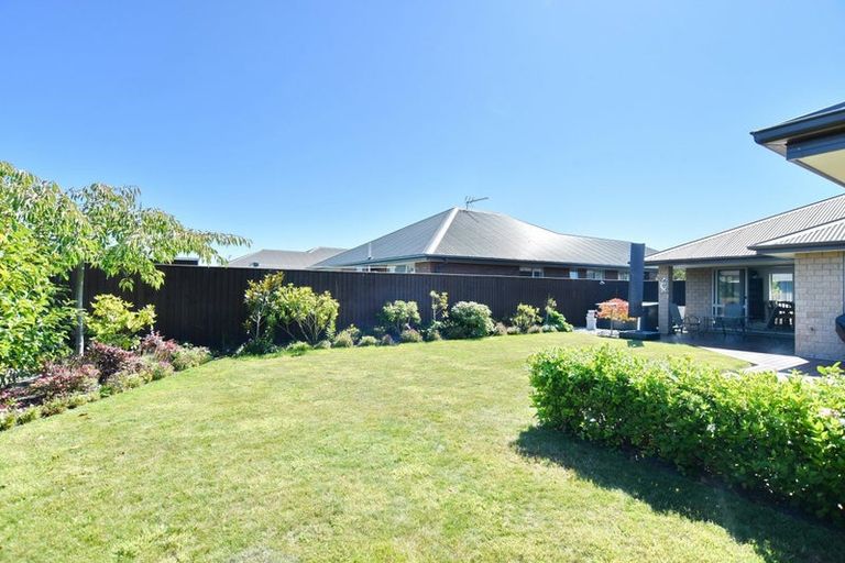 Photo of property in 7 Walnut Way, Rangiora, 7400