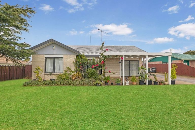 Photo of property in 6 Randwick Place, Randwick Park, Auckland, 2105