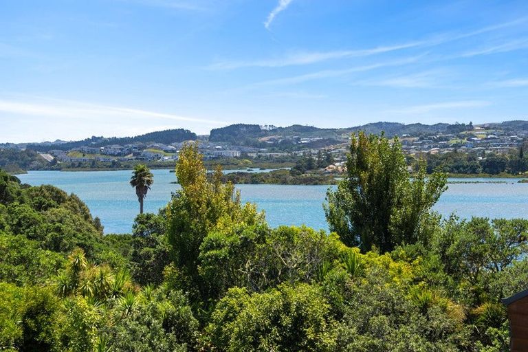 Photo of property in 1/42 Amorino Drive, Red Beach, 0932