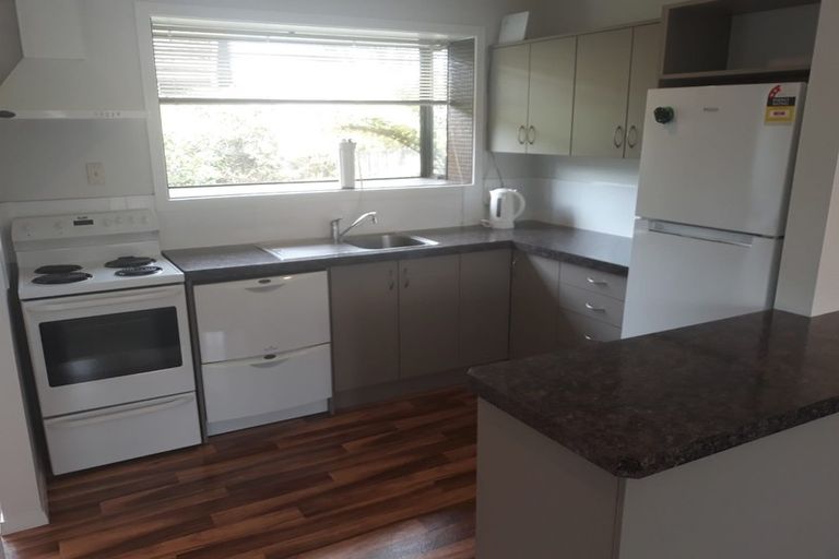 Photo of property in 33 Farquhars Road, Redwood, Christchurch, 8051