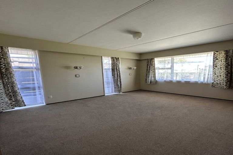 Photo of property in 40 Abraham Crescent, Milson, Palmerston North, 4414