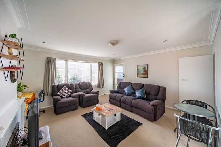 Photo of property in 2/8 Jennifer Place, Papatoetoe, Auckland, 2025