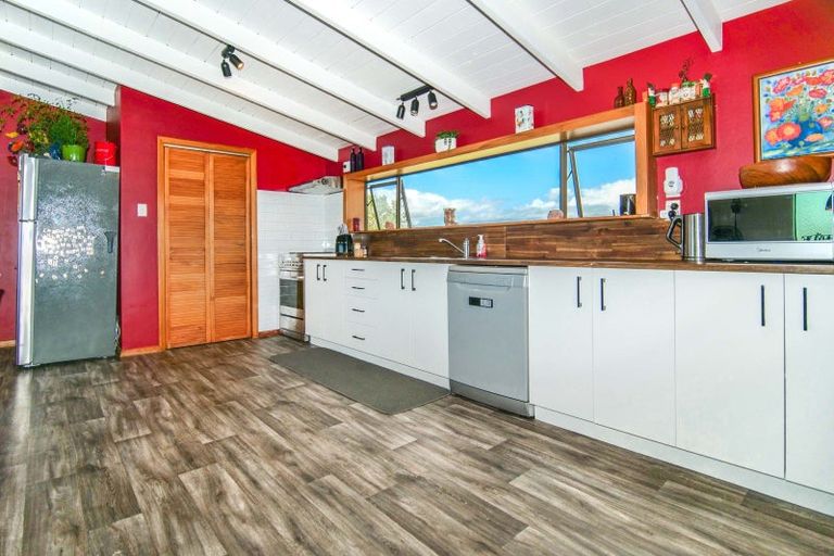 Photo of property in 16 Coates Street, Westport, 7825