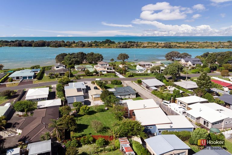 Photo of property in 15a Roretana Drive, Athenree, Katikati, 3177