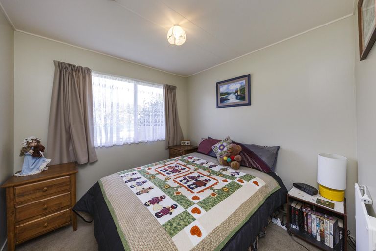 Photo of property in 12 Humphries Place, Awapuni, Palmerston North, 4412