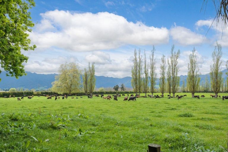 Photo of property in 131 School Road, Te Horo, Otaki, 5582