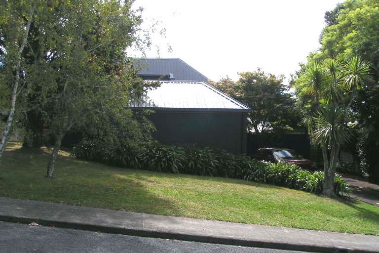 Photo of property in 6 Learmonth Avenue, Birkenhead, Auckland, 0626