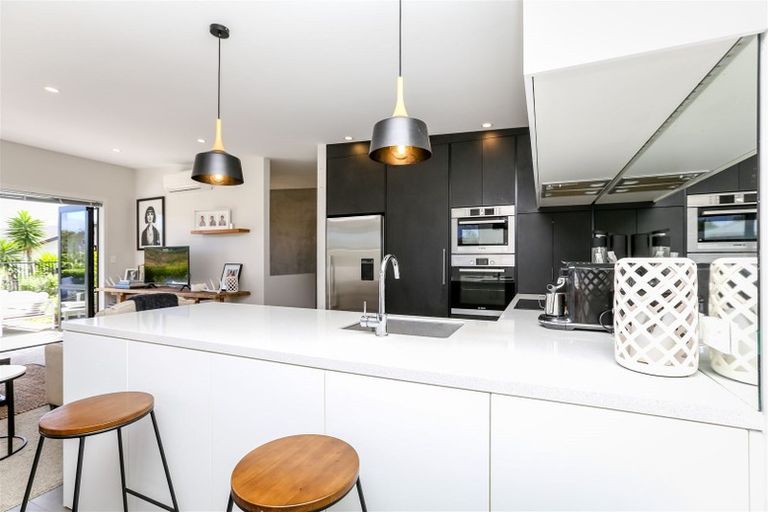 Photo of property in 82 Karamea Street, Whalers Gate, New Plymouth, 4310