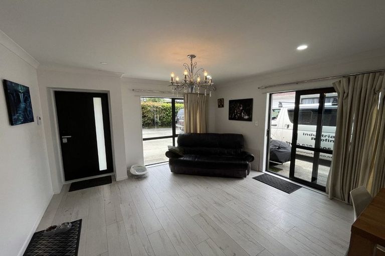 Photo of property in 18a Te Atatu Road, Te Atatu South, Auckland, 0610